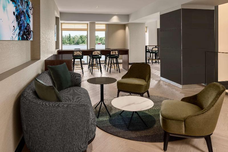 Hilton Vienna Waterfront - Lobi