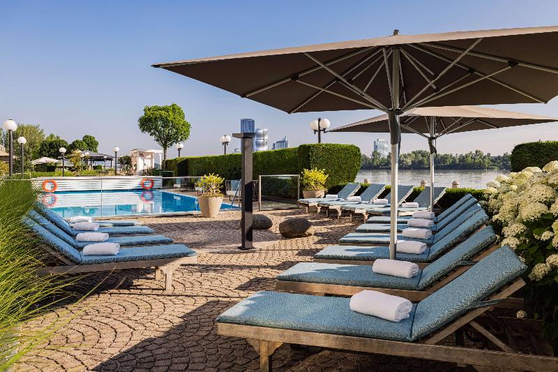 Hilton Vienna Waterfront - Havuz
