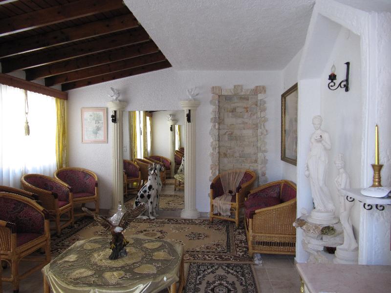 Castellino Studios - Lobi