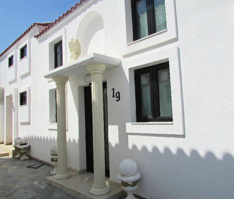 Castellino Studios - Oda