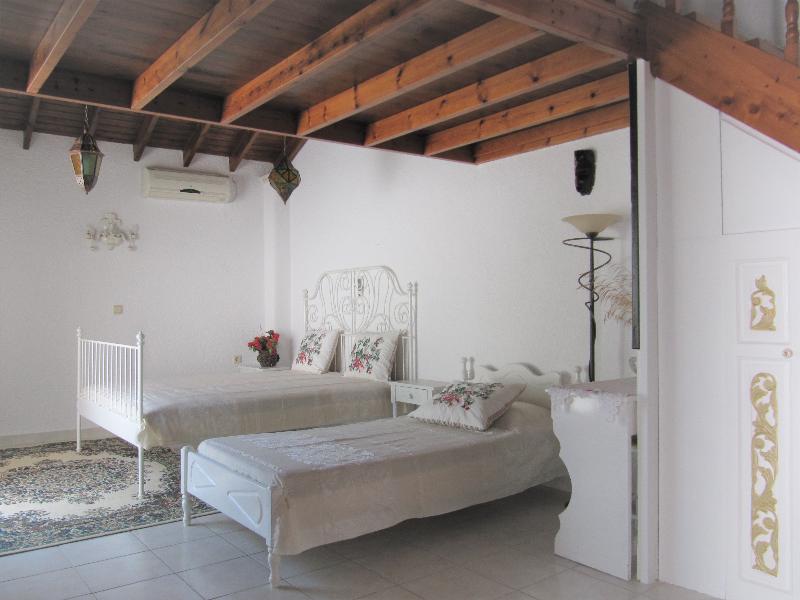 Castellino Studios - Oda