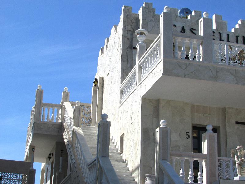 Castellino Studios - Oda