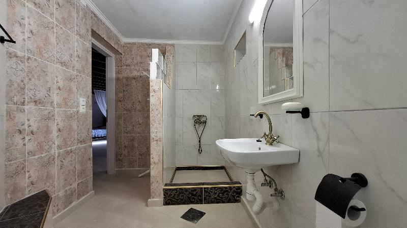 Castellino Studios - Oda