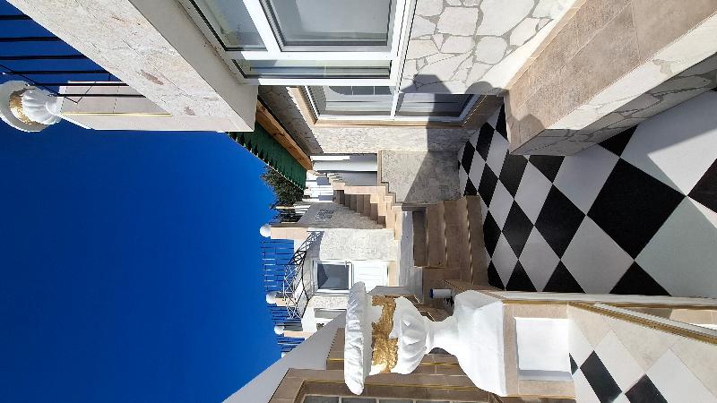Castellino Studios - Oda