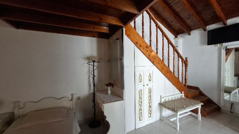 Castellino Studios - Oda