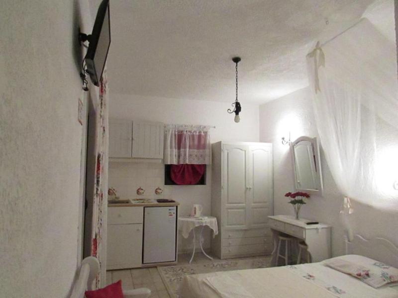 Castellino Studios - Oda