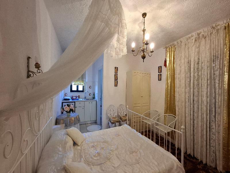 Castellino Studios - Oda