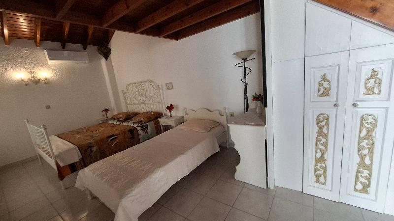 Castellino Studios - Oda