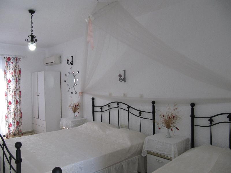 Castellino Studios - Oda