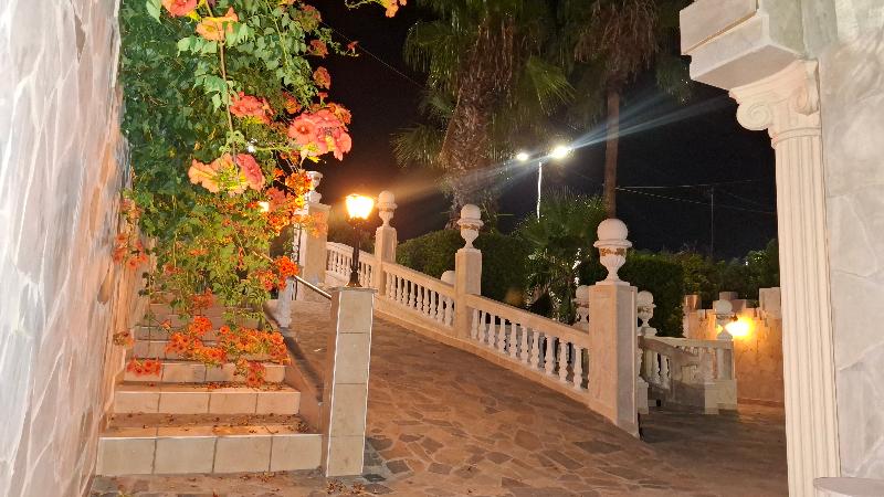 Castellino Studios - Oda