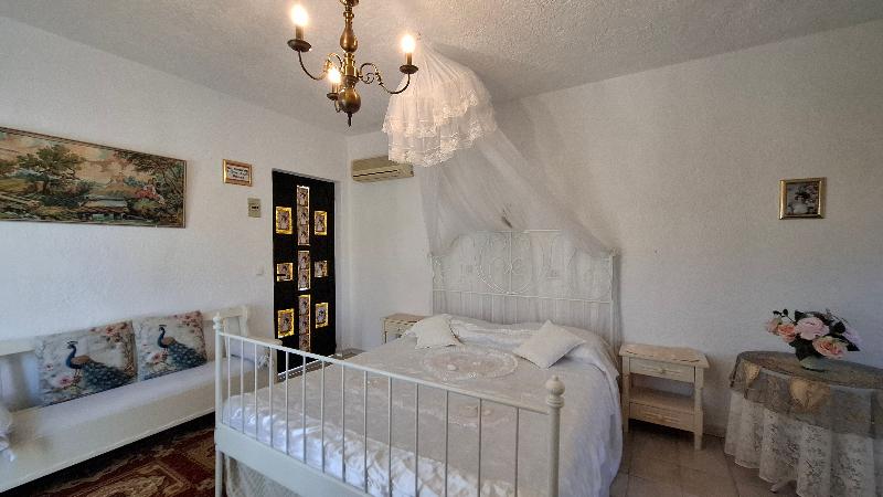Castellino Studios - Oda