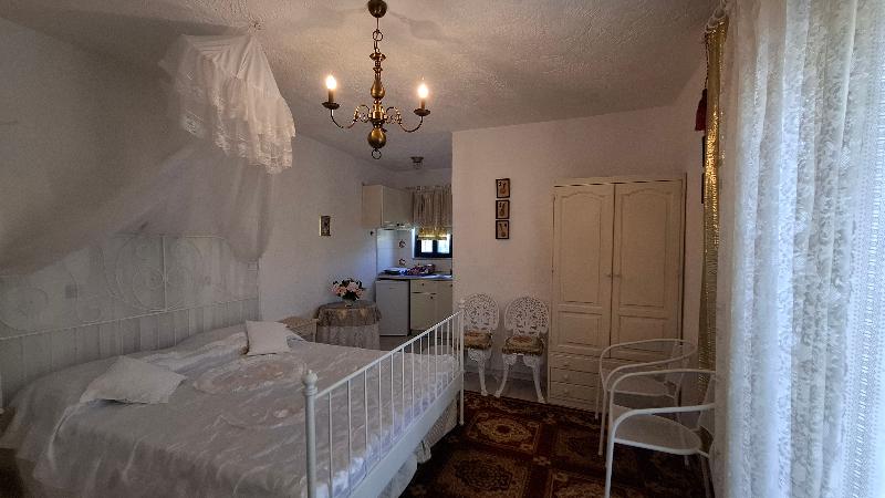 Castellino Studios - Oda