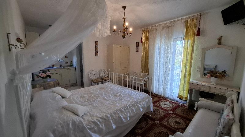 Castellino Studios - Oda