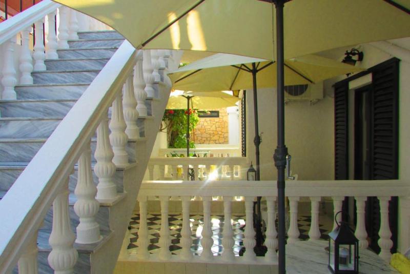 Castellino Studios - Oda