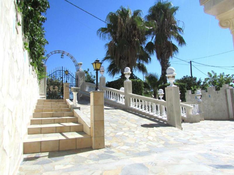 Castellino Studios - Oda