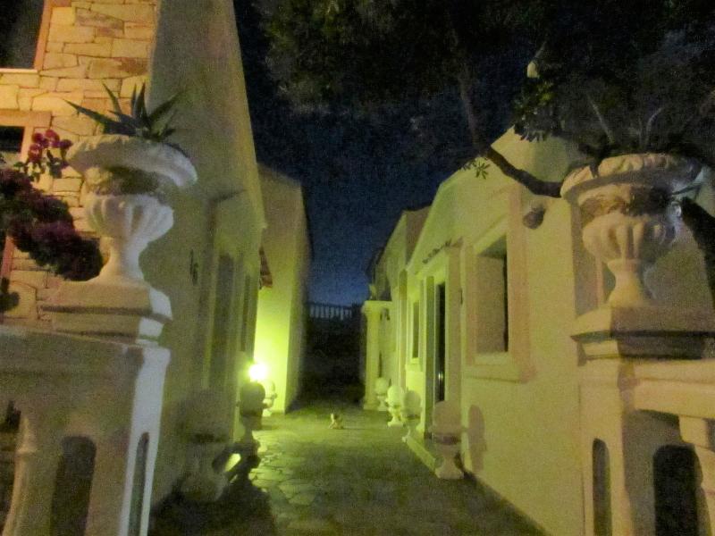 Castellino Studios - Oda