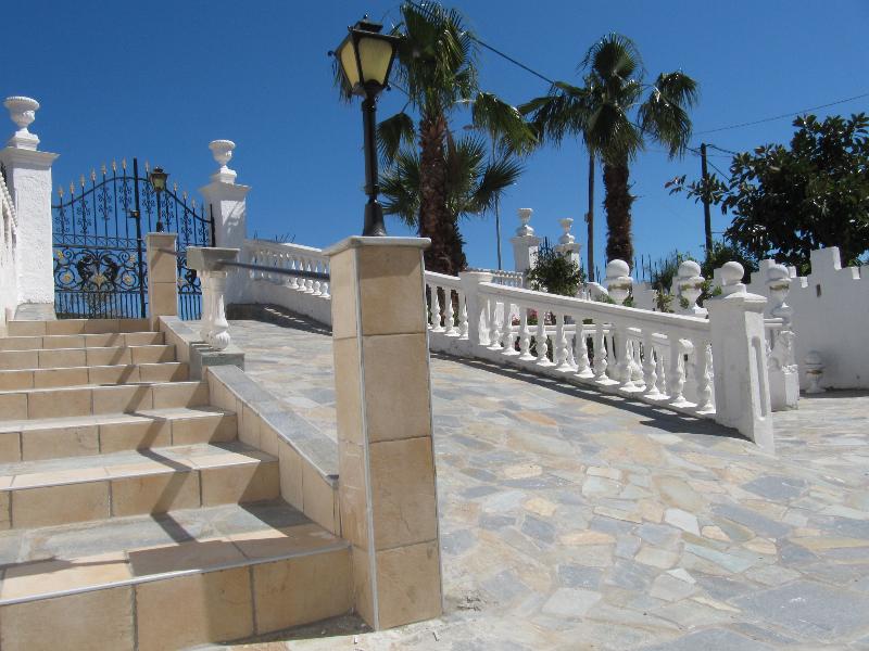 Castellino Studios - Oda