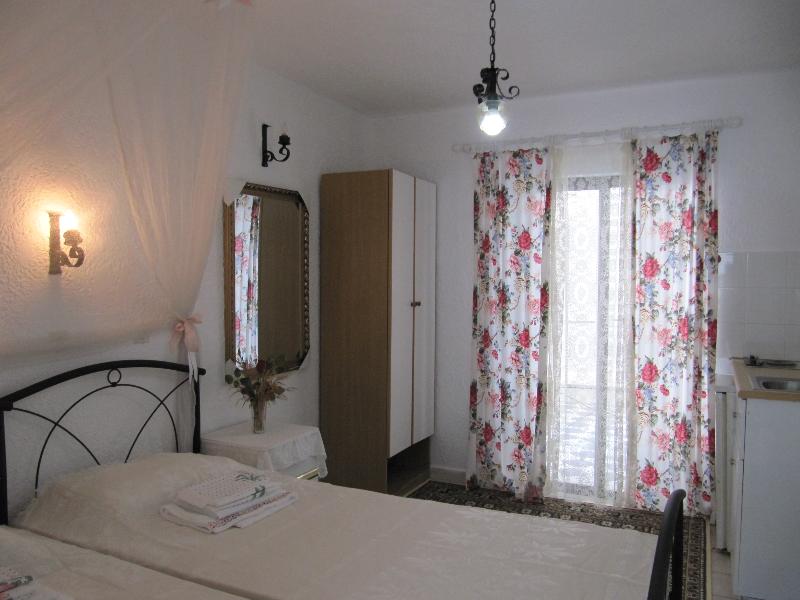 Castellino Studios - Oda