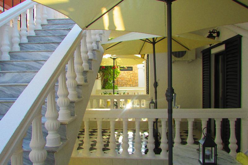 Castellino Studios - Oda