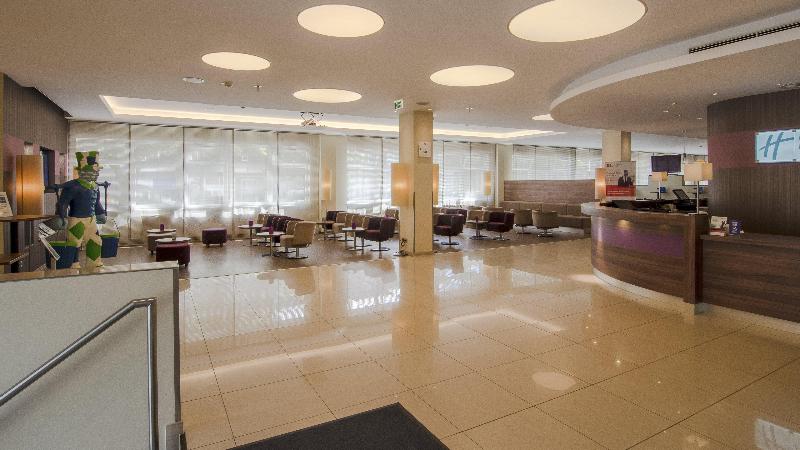 Premier Inn Hamburg City Alster - Lobi