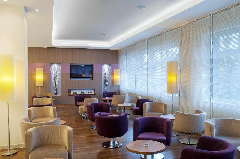 Premier Inn Hamburg City Alster - Lobi