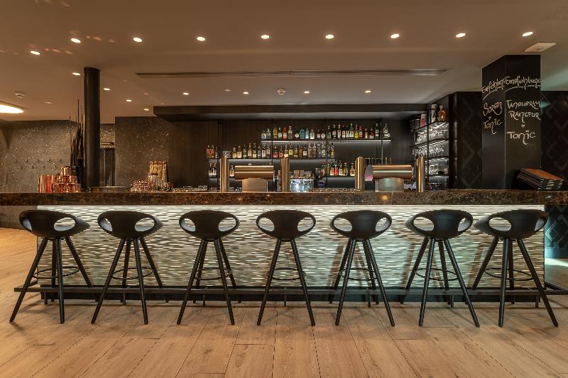 Grauer Bär - Bar