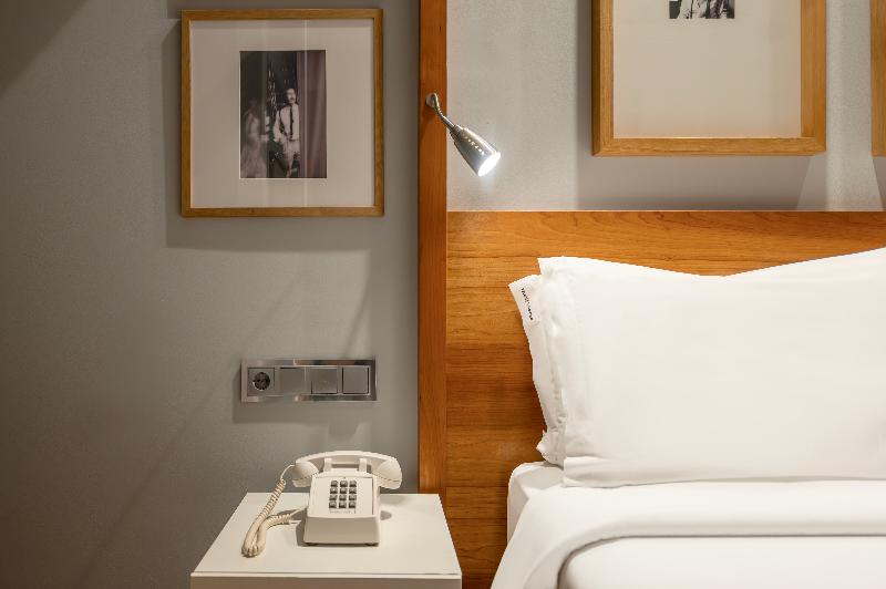 Browns Downtown Hotel - Oda