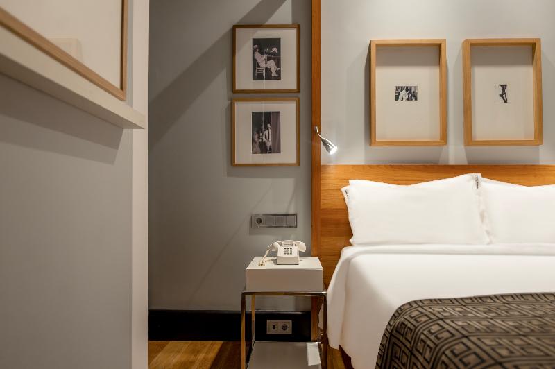 Browns Downtown Hotel - Oda