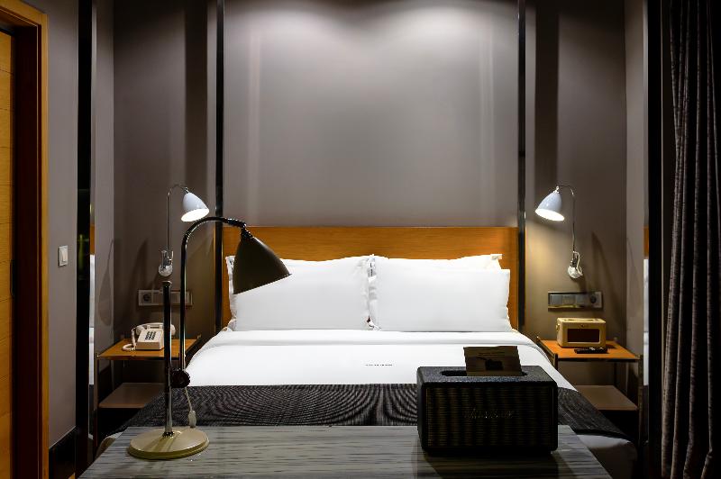 Browns Downtown Hotel - Oda