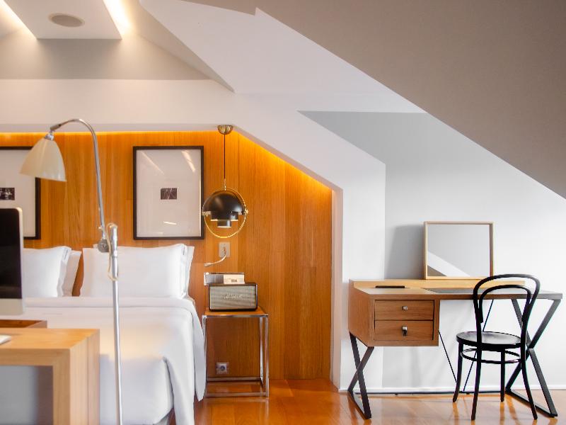 Browns Downtown Hotel - Oda
