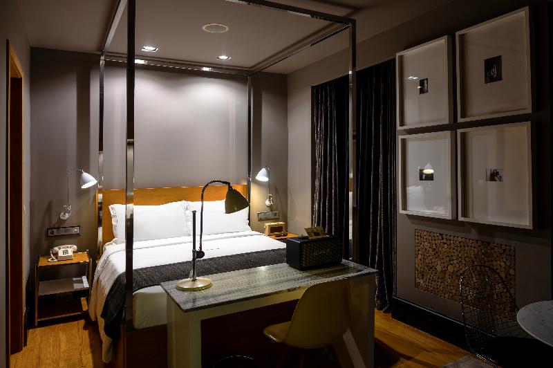 Browns Downtown Hotel - Oda