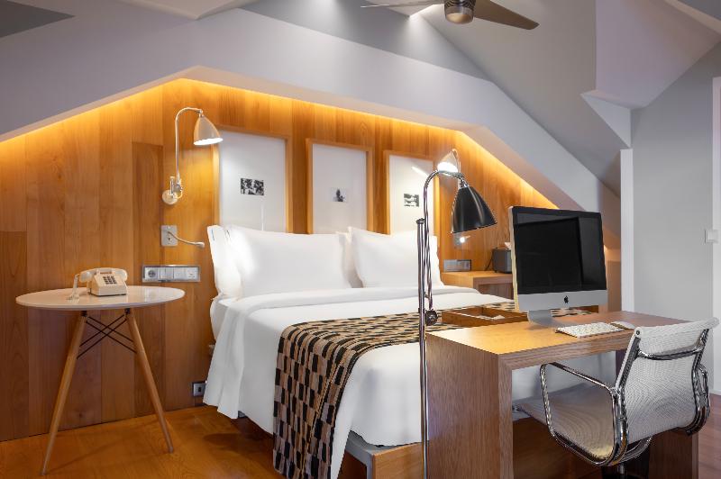 Browns Downtown Hotel - Oda