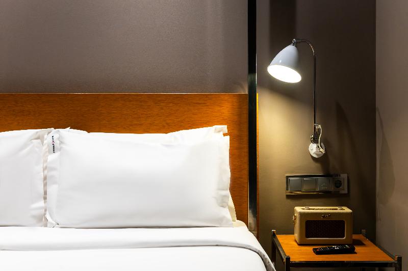 Browns Downtown Hotel - Oda