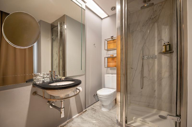 Browns Downtown Hotel - Oda