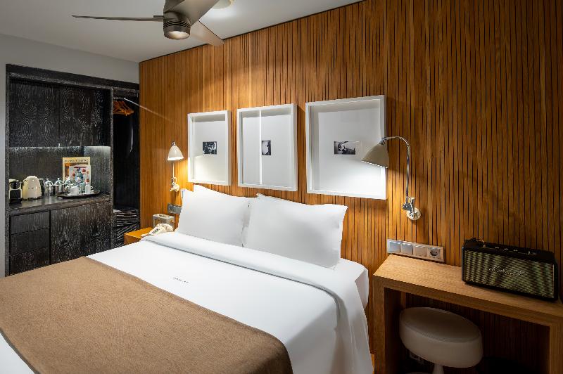 Browns Downtown Hotel - Oda