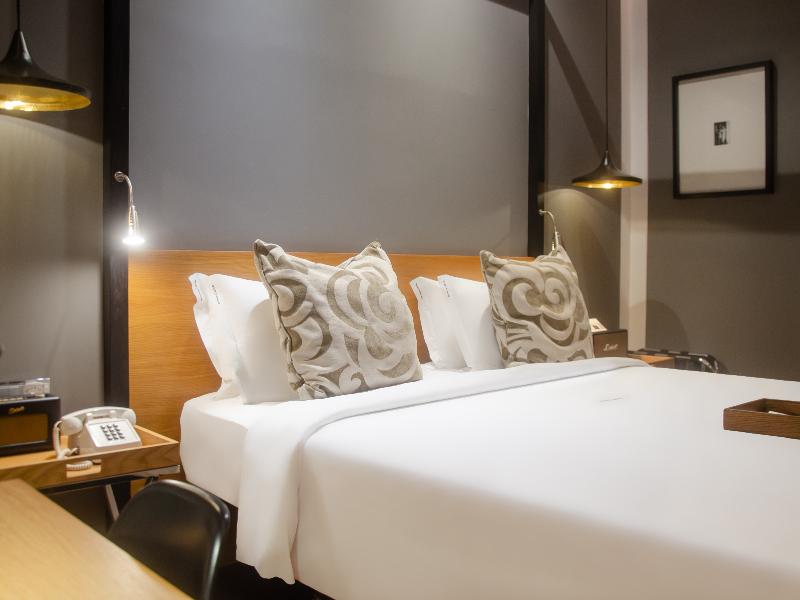 Browns Downtown Hotel - Oda