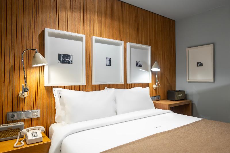 Browns Downtown Hotel - Oda