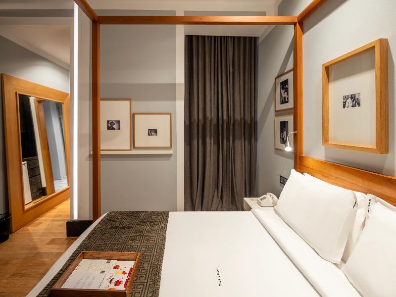 Browns Downtown Hotel - Oda