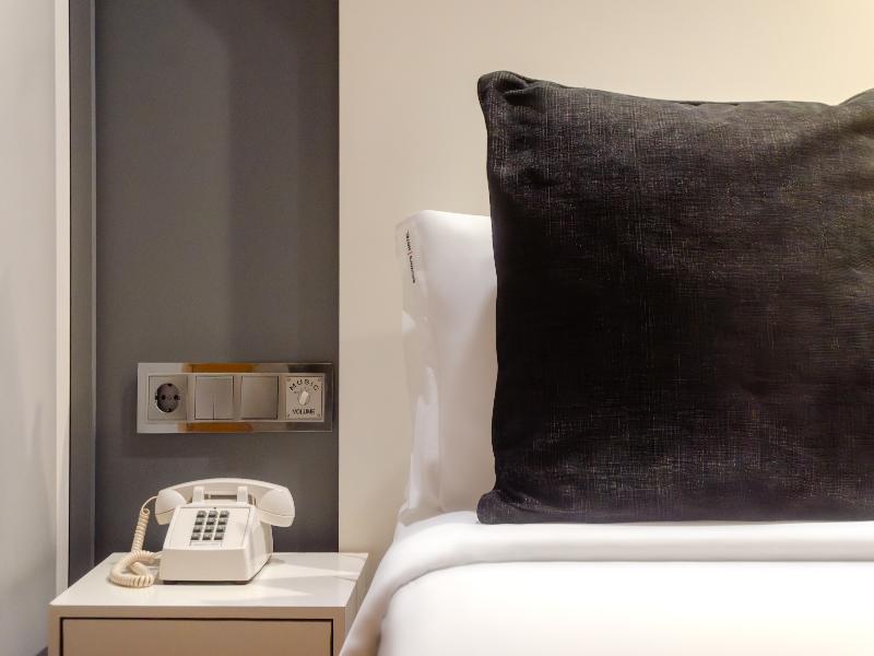 Browns Downtown Hotel - Oda