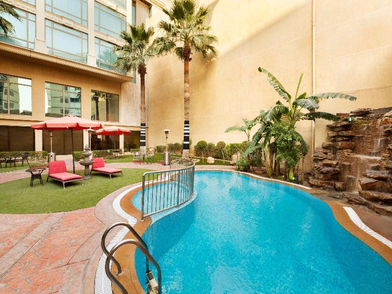 Ramada by Wyndham Riyadh - Havuz