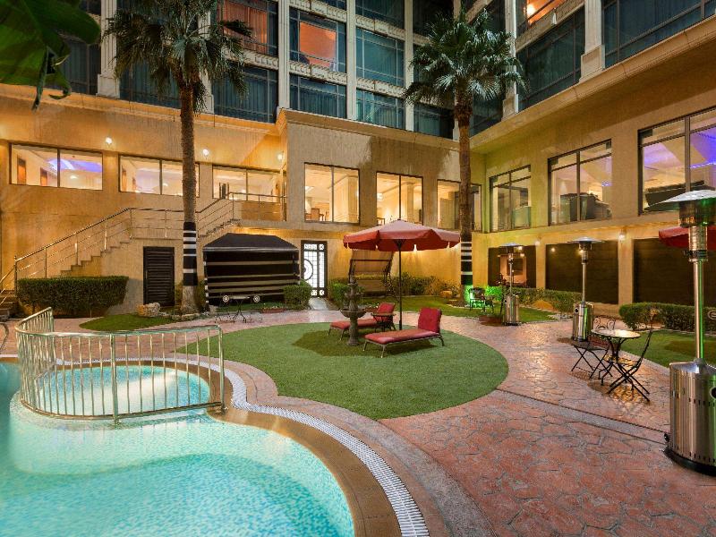 Ramada by Wyndham Riyadh - Havuz