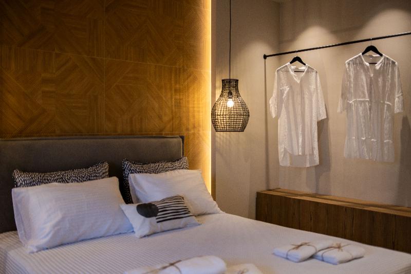Sunny Hill – Adults only 16+ - Oda