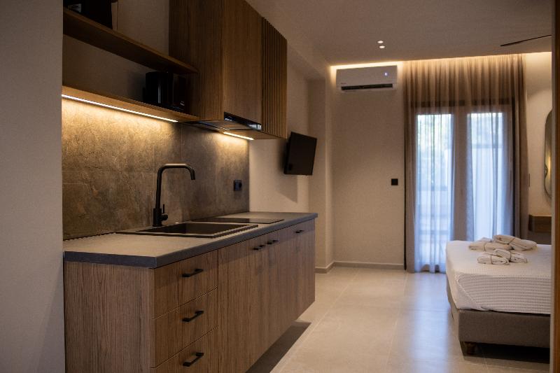 Sunny Hill – Adults only 16+ - Oda