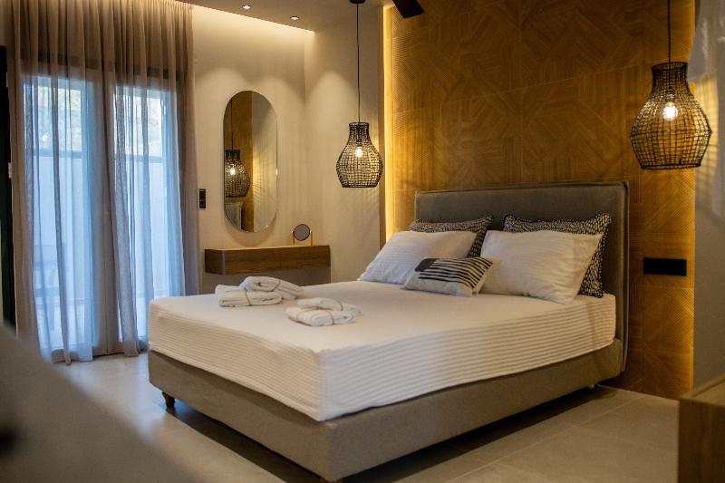 Sunny Hill – Adults only 16+ - Oda
