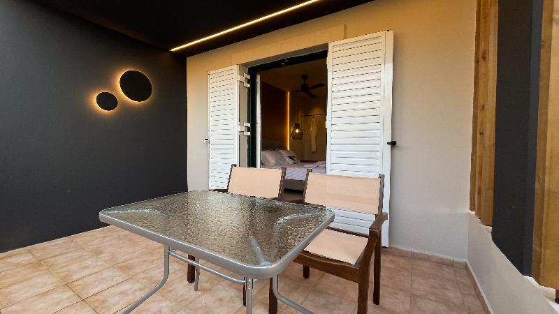 Sunny Hill – Adults only 16+ - Oda