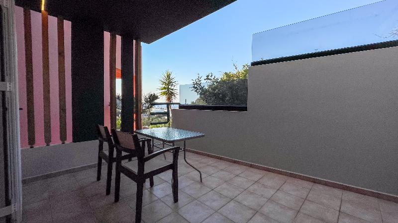 Sunny Hill – Adults only 16+ - Oda