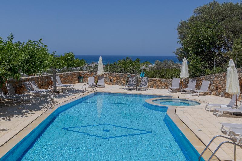 Sunny Hill – Adults only 16+ - Havuz
