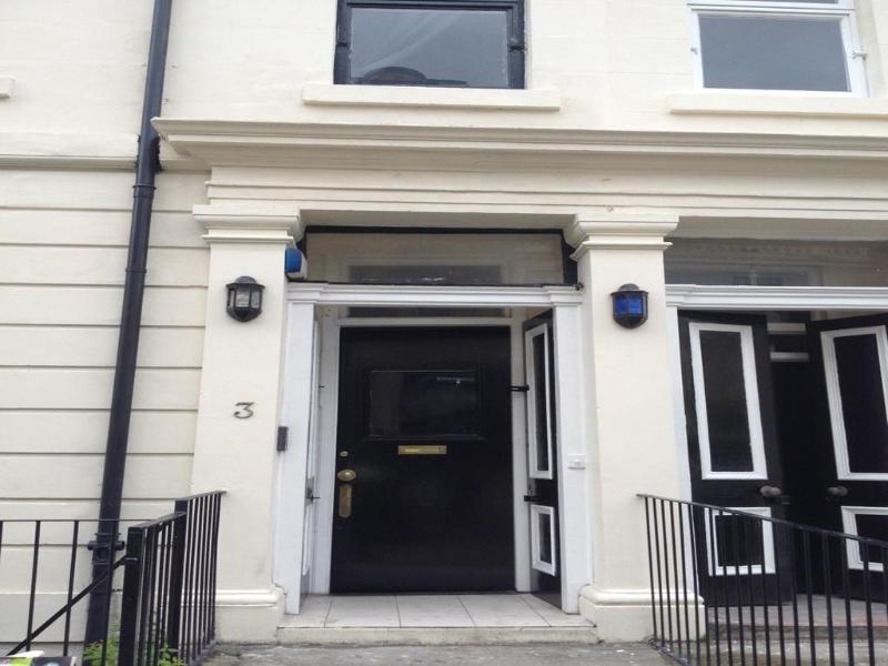 Glasgow House - Genel