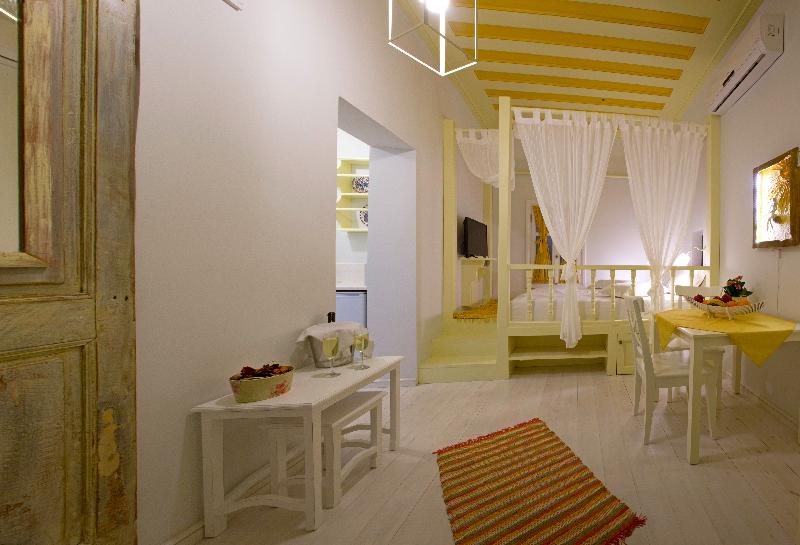 Efchi Suites 1904 - Oda
