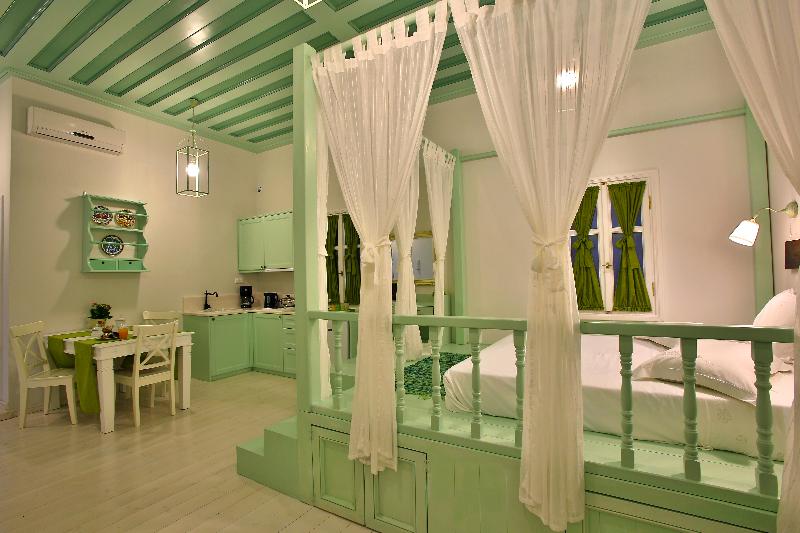 Efchi Suites 1904 - Oda